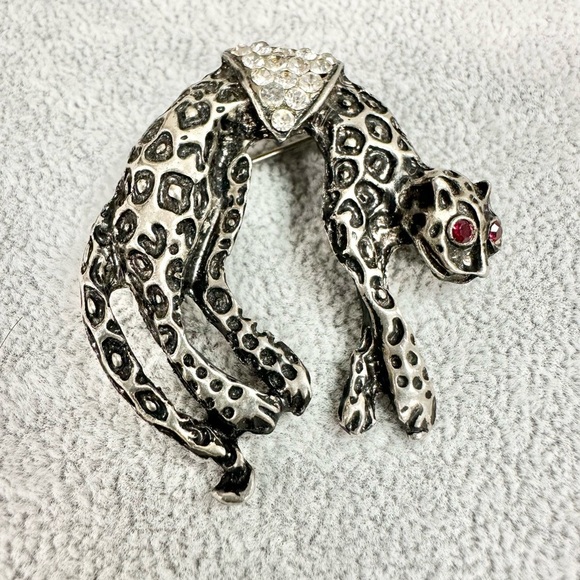 Vintage Panther Rhinestone Silver Tone Brooch Pin